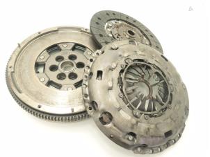 Gebruikte Dubbele massa vliegwiel Volkswagen Golf V (1K1) 2.0 TDI 16V Prijs € 242,00 Inclusief btw aangeboden door Brus Motors BV