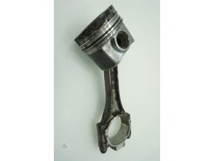 Gebruikte Drijfstang Volkswagen Golf VII (AUA) 1.6 TDI 16V Prijs € 90,75 Inclusief btw aangeboden door Brus Motors BV