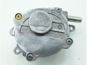 Begagnade Vakuumpump (diesel) Jeep Grand Cherokee (WH/WK) 3.0 CRD V6 24V DPF Pris € 90,75 Inklusive moms erbjuds av Brus Motors BV