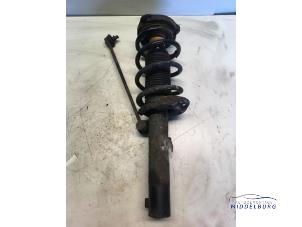 Begagnade Stötdämpare, höger fram Seat Leon (1P1) 2.0 TDI 16V FR Pris € 28,00 Marginaltabell erbjuds av Autodemontagebedrijf Middelburg B.V