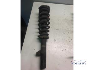 Begagnade Stötdämpare, vänster fram Mazda 6 Sportbreak (GY19/89) 1.8i 16V Pris € 23,00 Marginaltabell erbjuds av Autodemontagebedrijf Middelburg B.V
