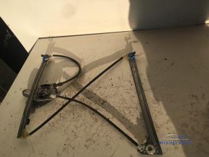 Begagnade Fönstermekanism, 4-dörrars, höger fram Renault Laguna II (BG) 1.8 16V Pris € 33,00 Marginaltabell erbjuds av Autodemontagebedrijf Middelburg B.V