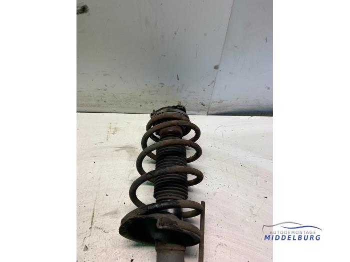 Stötdämparstång, vänster fram från en Ford Transit Connect 1.8 TDCi LWB 2005