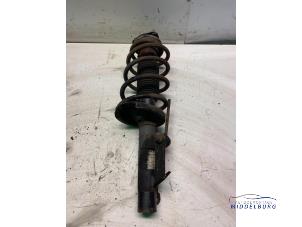 Begagnade Stötdämparstång, vänster fram Ford Transit Connect 1.8 TDCi LWB Pris € 27,00 Marginaltabell erbjuds av Autodemontagebedrijf Middelburg B.V