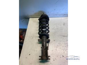 Begagnade Stötdämpare, höger fram Renault Trafic New (FL) 1.9 dCi 100 16V Pris € 24,00 Marginaltabell erbjuds av Autodemontagebedrijf Middelburg B.V