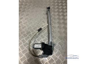 Begagnade Fönstermekanism för bakre dörr, 4-dörrars, vänster Renault Laguna II Grandtour (KG) 1.9 dCi 100 Pris € 9,00 Marginaltabell erbjuds av Autodemontagebedrijf Middelburg B.V