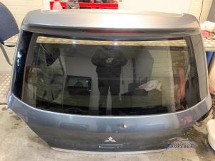 Używane Tylna klapa Mitsubishi Outlander (CU) 2.0 16V 4x4 Cena € 139,00 Procedura marży oferowane przez Autodemontagebedrijf Middelburg B.V