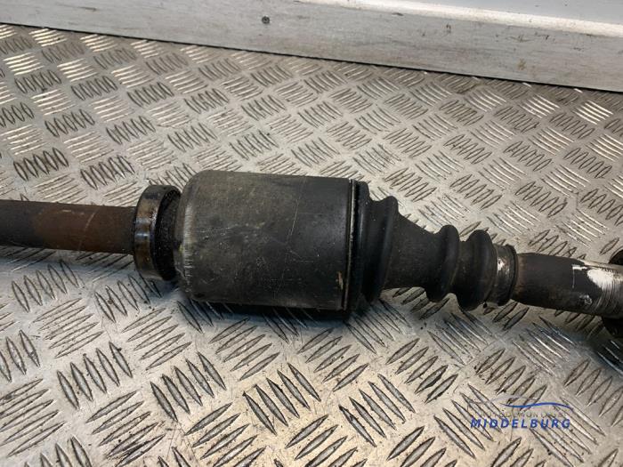 Drivaxel, höger fram från en Opel Movano (4A1; 4A2; 4B2; 4B3; 4C2; 4C3) 1.9 CDTI 2004
