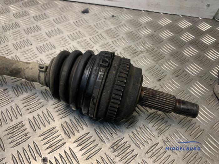 Drivaxel, höger fram från en Opel Movano (4A1; 4A2; 4B2; 4B3; 4C2; 4C3) 1.9 CDTI 2004