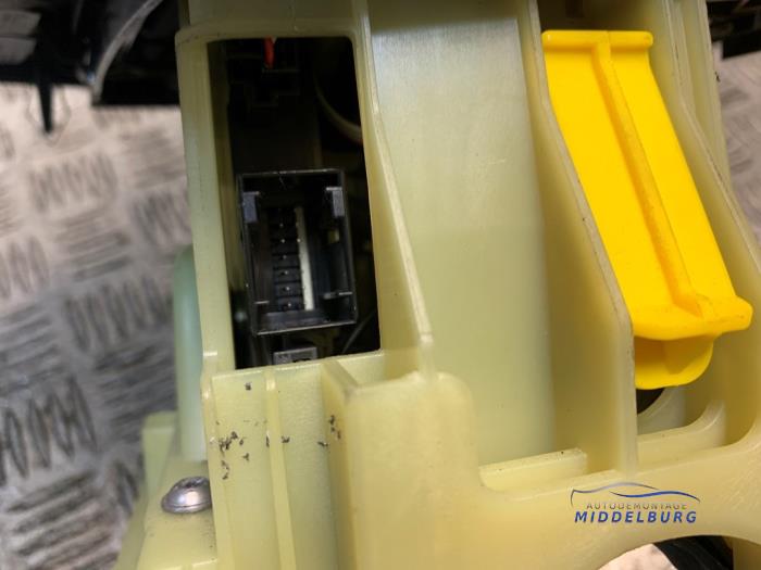 Automatisk växelväljare från en Mercedes-Benz E (W212) E-200 CDI 16V BlueEfficiency,BlueTEC 2009