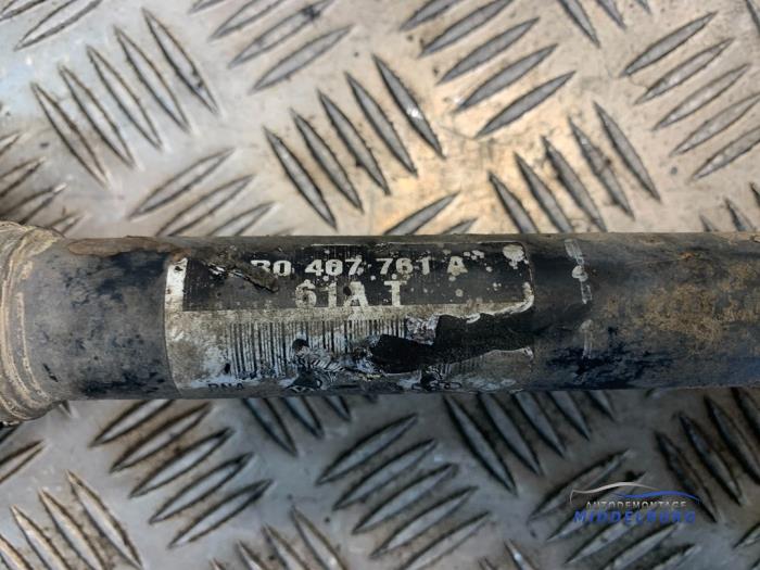 Drivaxel, vänster fram från en Volkswagen Polo V (6R) 1.2 TDI 12V BlueMotion 2011