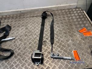 Używane Pas bezpieczenstwa lewy przód Lancia Ypsilon (312) 0.9 TwinAir 85 Cena € 100,00 Procedura marży oferowane przez Autodemontagebedrijf Middelburg B.V