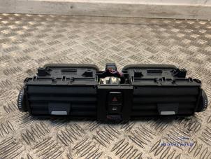 Gebruikte Luchtrooster Dashboard BMW 3 serie (F30) 320i 2.0 16V Prijs € 28,00 Margeregeling aangeboden door Autodemontagebedrijf Middelburg B.V