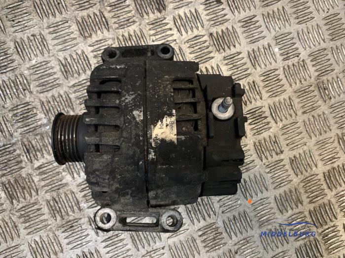 Dynamo från en Mercedes-Benz E Estate (S212) E-200 CDI 16V BlueEfficiency,BlueTEC 2014