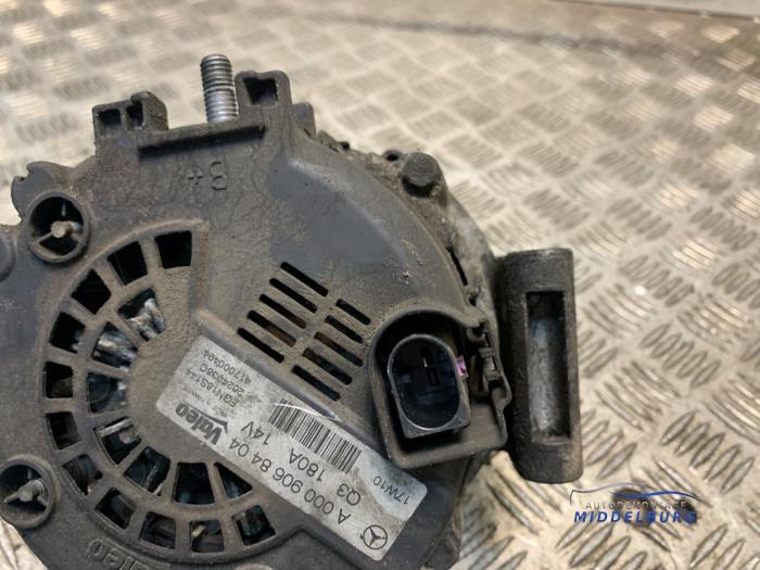 Dynamo från en Mercedes-Benz E Estate (S212) E-200 CDI 16V BlueEfficiency,BlueTEC 2014