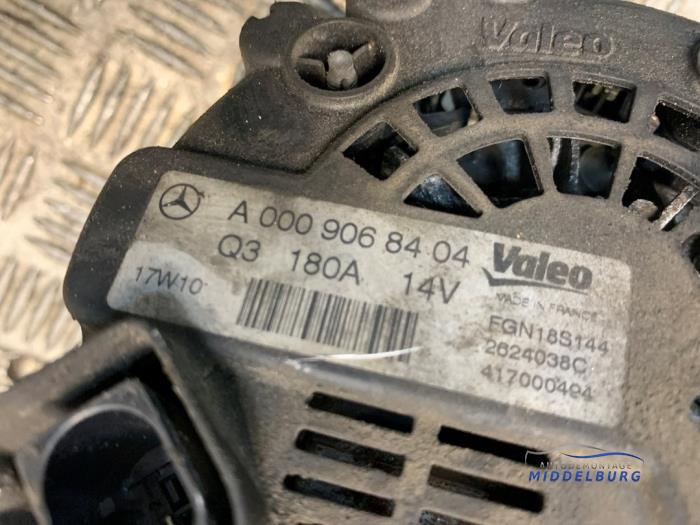 Dynamo från en Mercedes-Benz E Estate (S212) E-200 CDI 16V BlueEfficiency,BlueTEC 2014