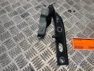 Begagnade Gångjärn, motorhuv Audi Q5 (8RB) 2.0 TFSI 16V Quattro Pris € 11,00 Marginaltabell erbjuds av Autodemontagebedrijf Middelburg B.V