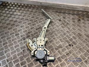 Gebruikte Ruitmechaniek 4Deurs links-voor Nissan Pixo (D31S) 1.0 12V Prijs € 18,00 Margeregeling aangeboden door Autodemontagebedrijf Middelburg B.V