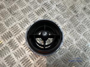 Gebruikte Luchtrooster Dashboard Mini Mini (R56) 1.4 16V One Prijs € 7,50 Margeregeling aangeboden door Autodemontagebedrijf Middelburg B.V