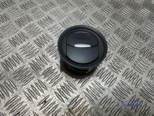 Gebruikte Luchtrooster Dashboard Ford Fiesta 6 (JA8) 1.25 16V Prijs op aanvraag aangeboden door Autodemontagebedrijf Middelburg B.V