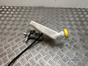 Gebruikte Hoofdremcilinder Opel Crossland (X) 1.2 Turbo 12V Prijs € 18,00 Margeregeling aangeboden door Autodemontagebedrijf Middelburg B.V