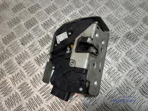 Begagnade Låsmekanism, skjutdörr, höger Ford Transit Custom 2.0 TDCi 16V Eco Blue 105 Pris € 124,00 Marginaltabell erbjuds av Autodemontagebedrijf Middelburg B.V