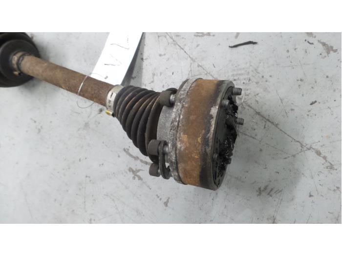 Drivaxel, vänster fram från en Seat Ibiza ST (6J8) 1.2 TDI Ecomotive 2013