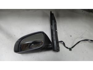 Begagnade Skärmspegel, vänster Volkswagen Touran (1T1/T2) 1.6 Pris € 45,00 Marginaltabell erbjuds av A.T.S. van de Wiel