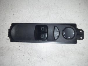 Gebruikte Elektrisch Raam Schakelaar Mercedes Sprinter 3,5t (906.63) 314 CDI 16V Prijs € 50,00 Margeregeling aangeboden door A.T.S. van de Wiel