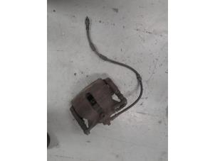 Begagnade Främre bromsok, höger Audi A3 Sportback (8VA/8VF) 1.4 TFSI 16V Pris € 45,00 Marginaltabell erbjuds av A.T.S. van de Wiel