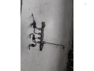 Gebruikte Injector brug Fiat Ducato (250) 2.0 D 115 Multijet Prijs € 155,00 Margeregeling aangeboden door A.T.S. van de Wiel