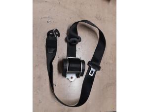 Begagnade Främre säkerhetsbälte, mitten Fiat Ducato (250) 2.3 D 120 Multijet Pris € 125,00 Marginaltabell erbjuds av A.T.S. van de Wiel