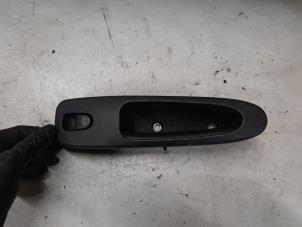 Begagnade Brytare, eldrivna fönster Alfa Romeo 166 2.0 Twin Spark 16V Pris € 30,00 Marginaltabell erbjuds av A.T.S. van de Wiel