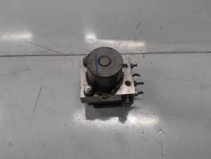 Używane Pompa ABS Renault Master III (FV) 2.3 dCi 110 16V FWD Cena € 190,00 Procedura marży oferowane przez A.T.S. van de Wiel