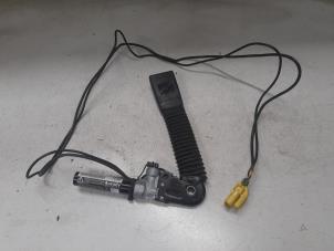 Begagnade Bältessträckare, vänster Fiat Ducato Pris € 145,00 Marginaltabell erbjuds av A.T.S. van de Wiel