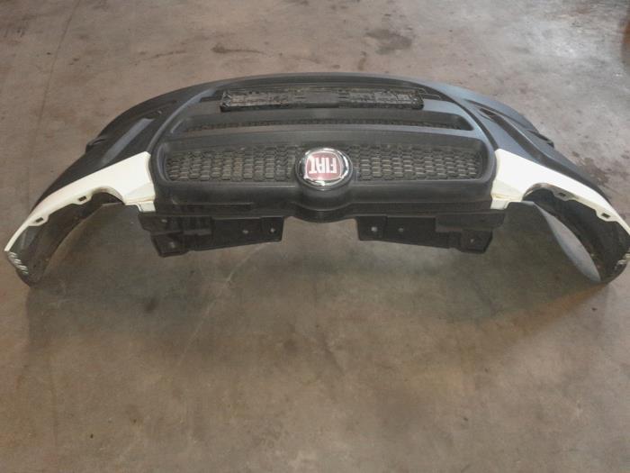 Främre stötfångare från en Fiat Doblo Cargo (263) 1.6 D Multijet 2012