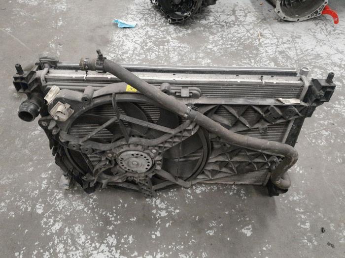 Front från en Fiat Doblo Cargo (263) 1.6 D Multijet 2012