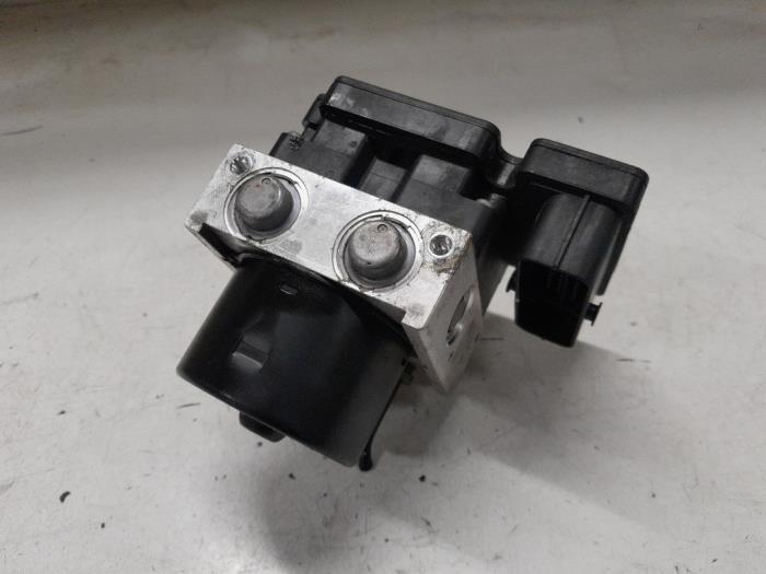 ABS-pump från en Fiat Doblo Cargo (263) 1.6 D Multijet 2012