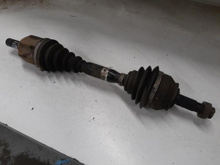 Drivaxel, vänster fram från en Fiat Doblo Cargo (263) 1.6 D Multijet 2012