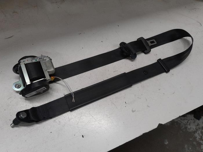 Främre säkerhetsbälte, höger från en Fiat Doblo Cargo (263) 1.6 D Multijet 2012