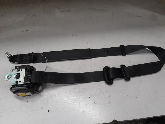 Främre säkerhetsbälte, höger från en Fiat Doblo Cargo (263) 1.6 D Multijet 2012