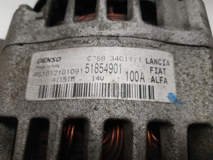 Dynamo från en Fiat Doblo Cargo (263) 1.6 D Multijet 2012