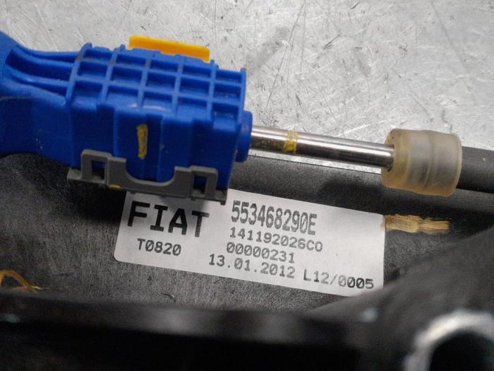 Mekanism, växellåda från en Fiat Doblo Cargo (263) 1.6 D Multijet 2012