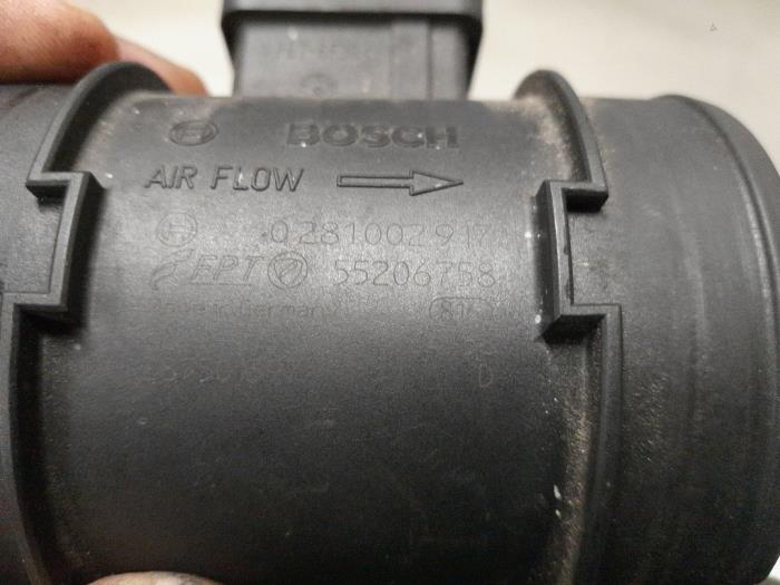 Luftflödesmätare från en Fiat Doblo Cargo (263) 1.6 D Multijet 2012