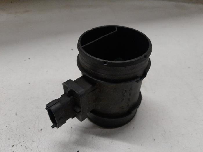 Luftflödesmätare från en Fiat Doblo Cargo (263) 1.6 D Multijet 2012