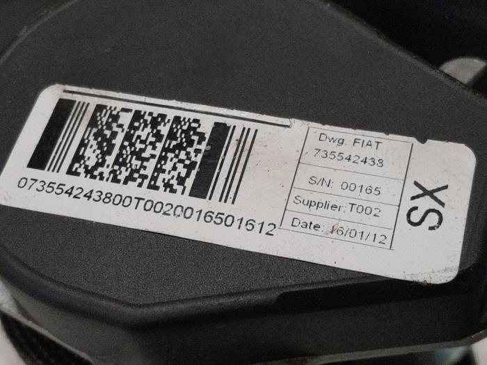 Främre säkerhetsbälte, vänster från en Fiat Doblo Cargo (263) 1.6 D Multijet 2012