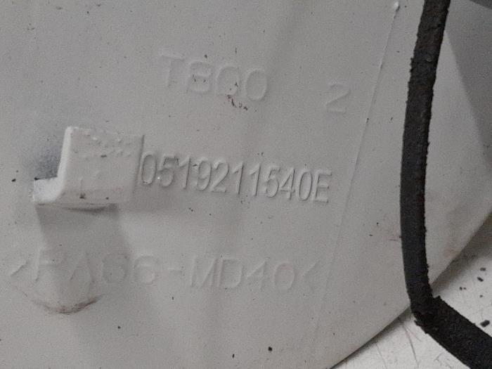 Tanklucka från en Fiat Doblo Cargo (263) 1.6 D Multijet 2012