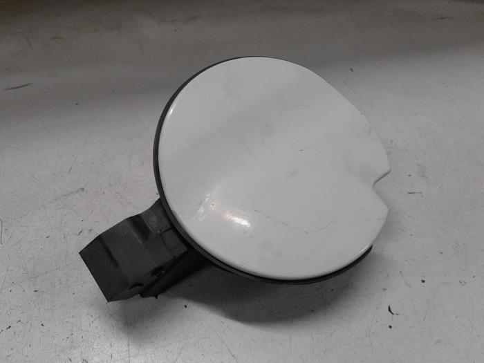 Tanklucka från en Fiat Doblo Cargo (263) 1.6 D Multijet 2012