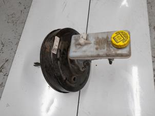 Gebruikte Rembekrachtiger Opel Vivaro 2.0 CDTI Prijs € 90,00 Margeregeling aangeboden door A.T.S. van de Wiel