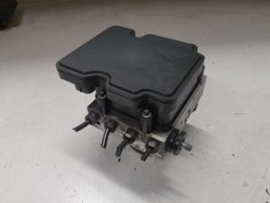 Używane Pompa ABS Renault Master III (FV) 2.3 dCi 135 16V FWD Cena € 190,00 Procedura marży oferowane przez A.T.S. van de Wiel